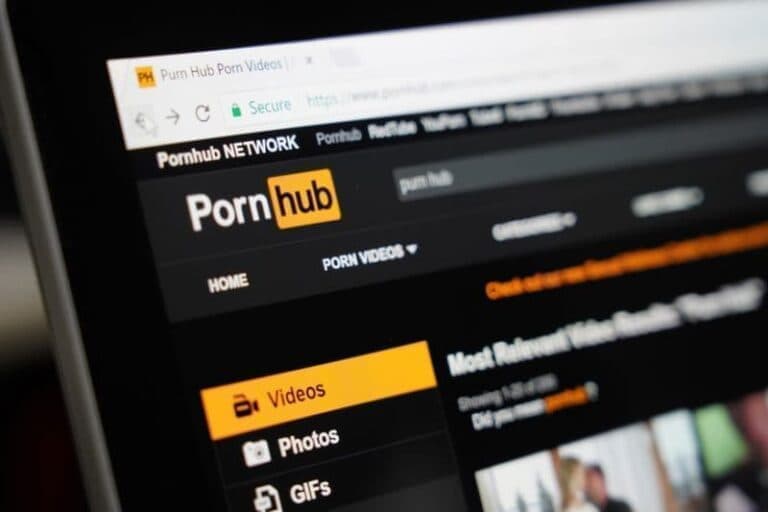 Заставка из pornhub